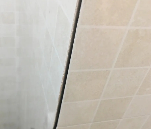 西华瓷砖空鼓维修公司分享阳台瓷砖脱落的修复过程可以分为以下几个步骤